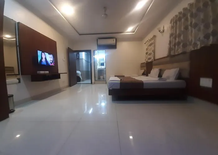 Hotel Golden Palms Mumbai 