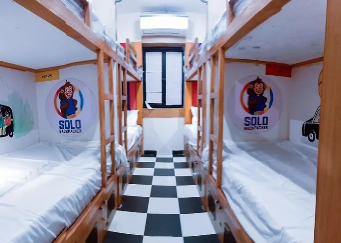 Solo Backpacker Hostel Mumbai 