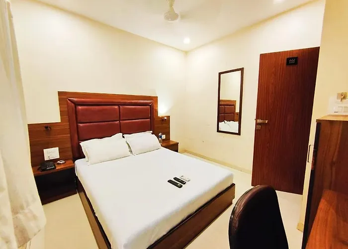 Hotel Avion Palace Near Exhibition Center Bombay