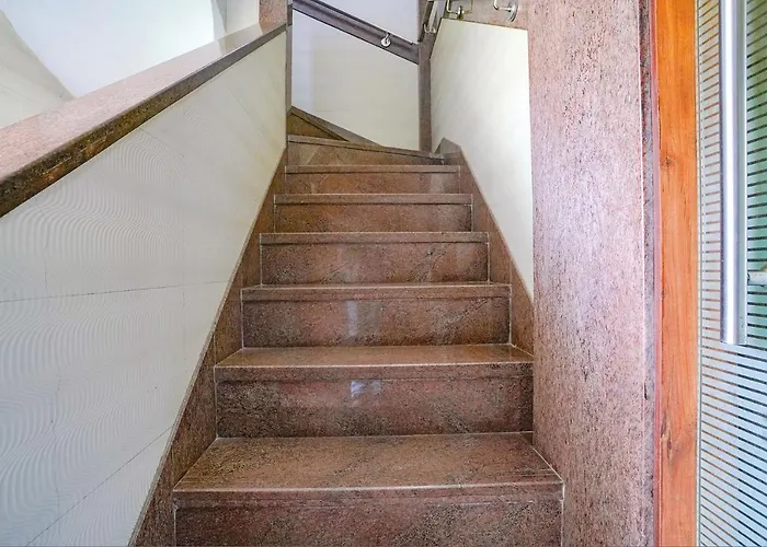 Hotel Fabexpress Colaba Grand Bombay